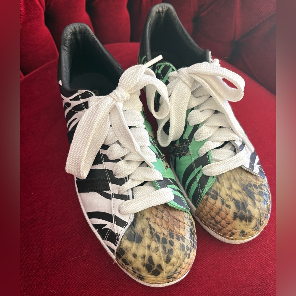 Adidas Zebra and Snake Print! classic one-of-a-kind!! Rare🔥 Great Condition!!
